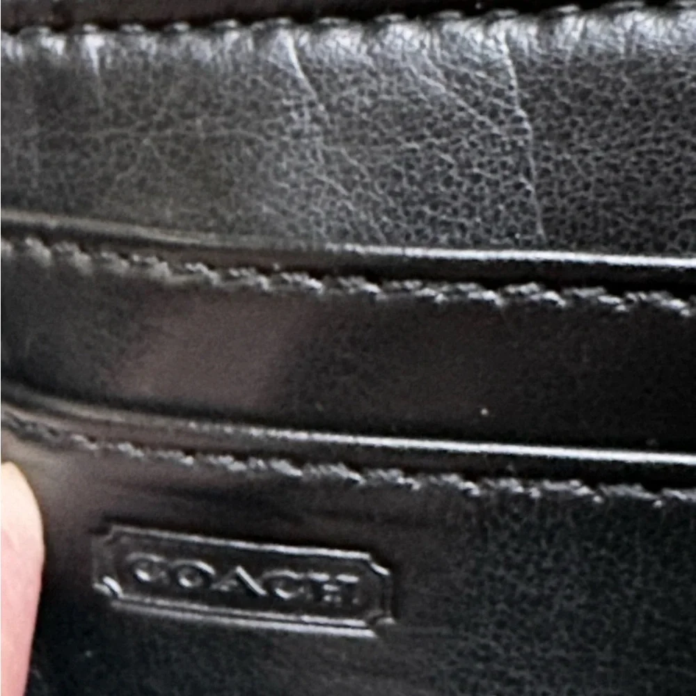 COACH Penelope Zippy Wristlet Pebbled Leather Twist Lock Black Silver Zip Wallet